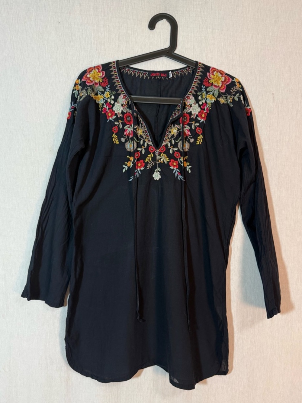 Johnny Was Black black Embroidered V-Neck Women's Top 100% Cotton